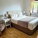 לינה וארוחת בוקר Grange House